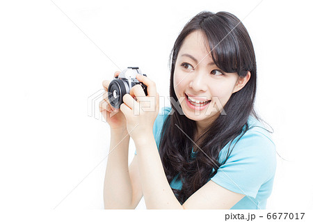 写真を撮る女性 写真を撮る女性 6677017