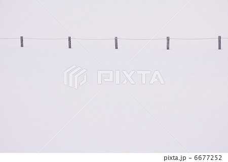 雪景色の柵 6677252