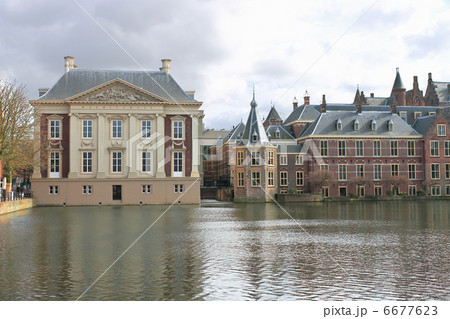 Binnenhof Palace in Den Haag, Netherlands. Dutch Parlament buil Binnenhof Palace in Den Haag, Netherlands. Dutch Parlament buil 6677623