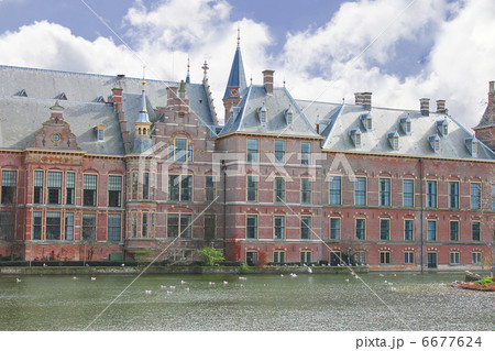 Binnenhof Palace in Den Haag, Netherlands. Dutch Parlament buil Binnenhof Palace in Den Haag, Netherlands. Dutch Parlament buil 6677624