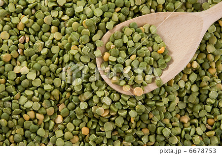 green pea grain in spoon green pea grain in spoon 6678753