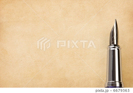 ink pen and parchment 6679363