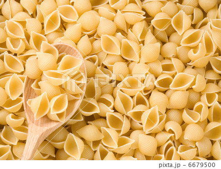 pasta and wooden spoon 6679500