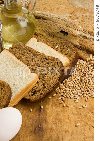 bread and bakery products 6679749