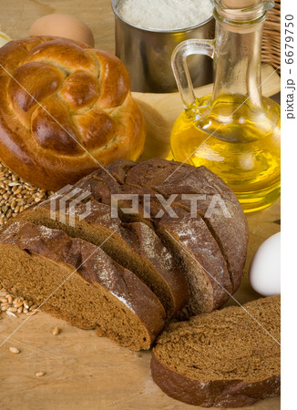 bread and bakery products 6679750