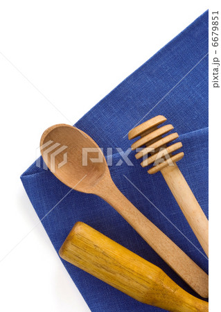 wood utensils at table napkins 6679851