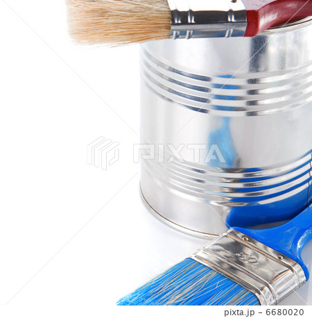 paint brush and bucket isolated on white 6680020