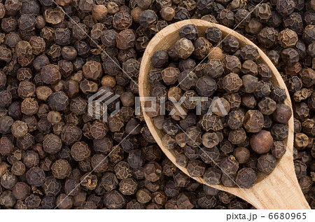 pepper spices and spoon 6680965