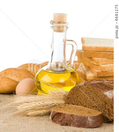 bread and bakery products 6681275