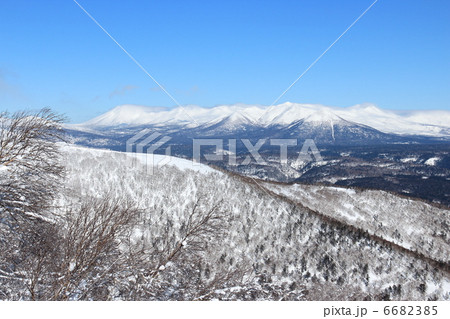 佐幌岳山頂付近から十勝岳連峰 6682385