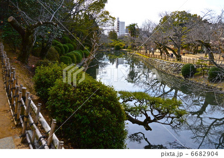 湯築城の内堀(西側)（道後公園／愛媛県松山市道後町） 6682904