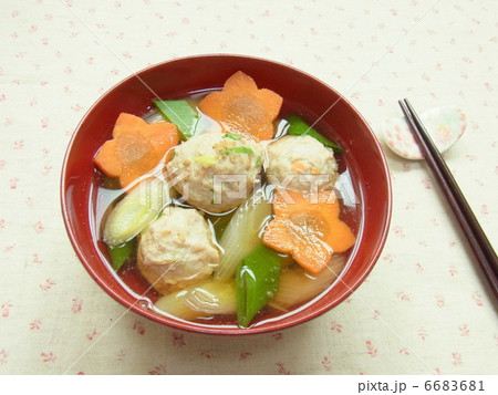 鶏団子の野菜スープ 鶏団子の野菜スープ 6683681