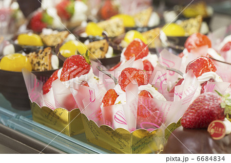 ケーキ店のガラスケース ケーキ店のガラスケース 6684834
