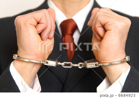 逮捕された容疑者 6684923