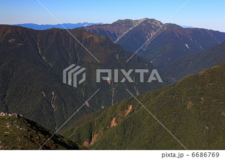 鳳凰山観音岳からの仙丈ケ岳 6686769