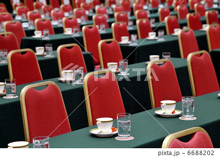 無人の会議場 6688202