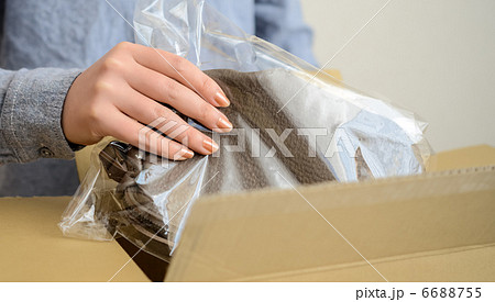 商品を取り出す 6688755