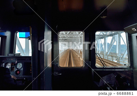 車窓からの瀬戸大橋 6688861