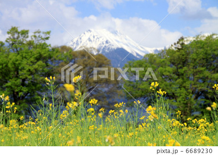 安曇野から望む常念岳 6689230