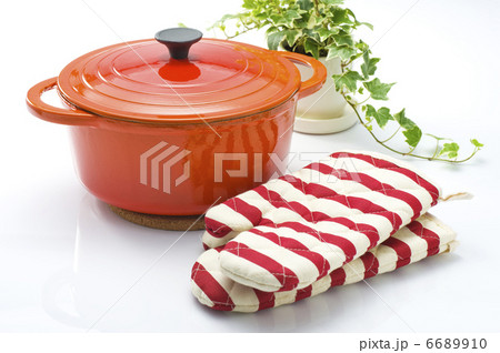 鍋と鍋つかみ 6689910