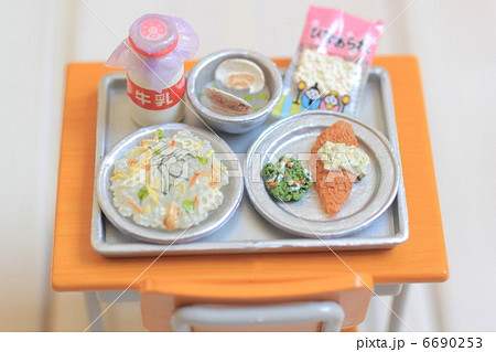 学校給食 6690253