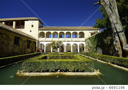 アルハンブラ宮殿へネラリーフェ 6691196