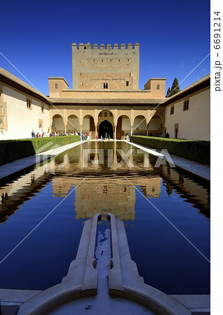 アルハンブラ宮殿アラヤネスのパティオ 6691214