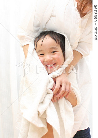 お風呂上りの男の子 6693390