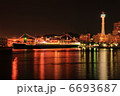 横浜マリンタワーと氷川丸 横浜マリンタワーと氷川丸 6693687