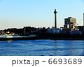横浜マリンタワーと氷川丸 横浜マリンタワーと氷川丸 6693689