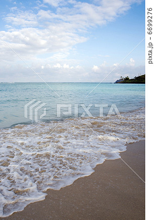 砂浜と青い海と白い雲、カイルアビーチ、オアフ島、ハワイ-3 6699276
