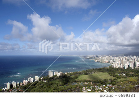 ダイヤモンドヘッド頂上からワイキキ、ホノルル方面を望むオアフ島、ハワイ、-1 6699331