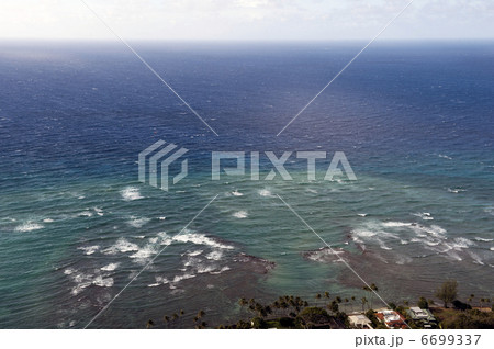 ハワイのダイヤモンドヘッド頂上から望む太平洋-5 6699337
