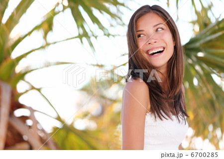 Vacation woman on beach 6700285