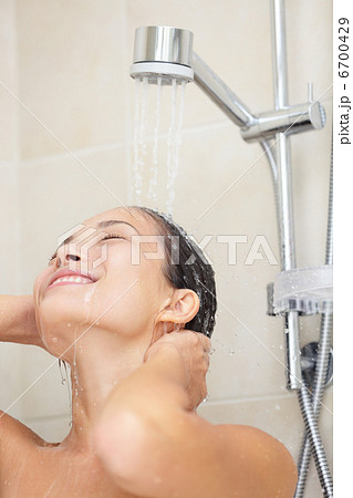 Shower woman 6700429
