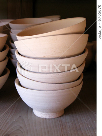 素焼きの茶碗 6705670