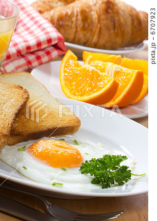 breakfast with fried egg, 6707923