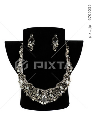 necklace with pendants and earrings 6709039