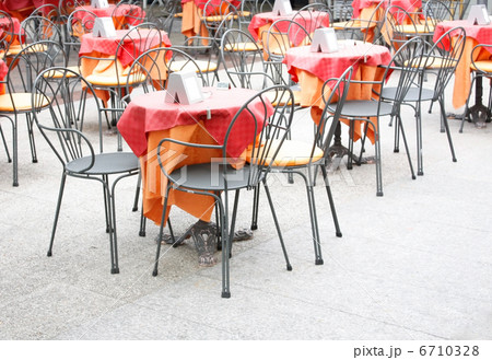 Outdoor restaurant 6710328
