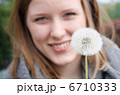 Dandelion and girl 6710333