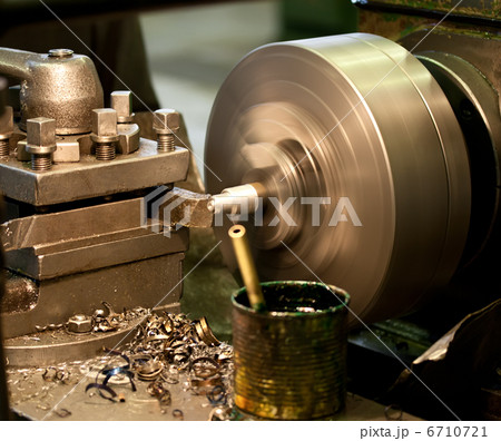 Turning lathe in the workshop 6710721