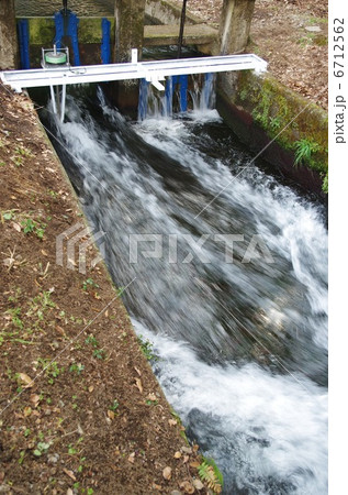 マイクロ水力発電実証実験の様子 マイクロ水力発電実証実験の様子 6712562