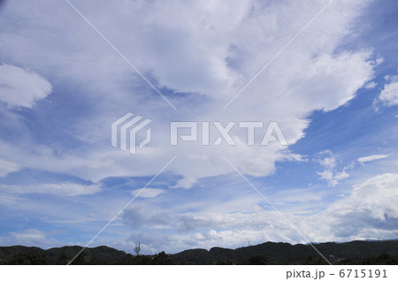 青空と白い雲 6715191