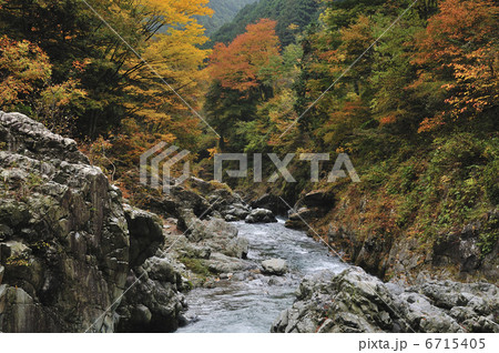 渓谷 6715405