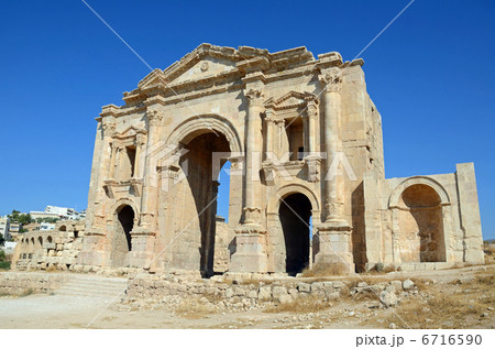 ジェラシュのハドリアヌス門 6716590
