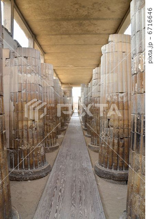 世界最古のジュセル王のピラミッド・コンプレックスの柱廊 世界最古のジュセル王のピラミッド・コンプレックスの柱廊 6716646