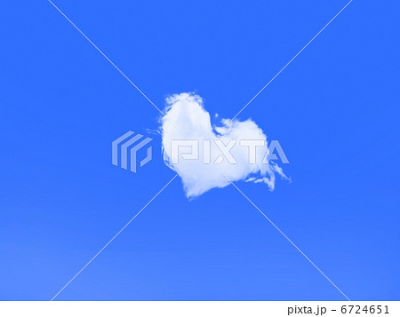 ハートの雲と青空 6724651