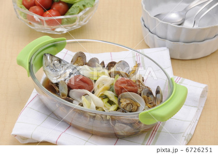 耐熱皿でのアサリと魚料理 耐熱皿でのアサリと魚料理 6726251