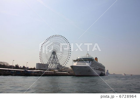 豪華客船と観覧車 豪華客船と観覧車 6728964