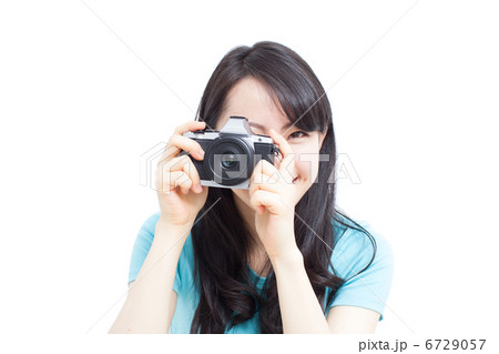 写真を撮る女性 6729057